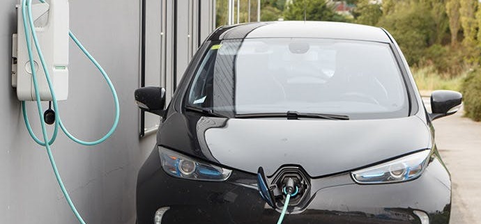 Installateur de borne de recharge électrique de voiture à Uzès